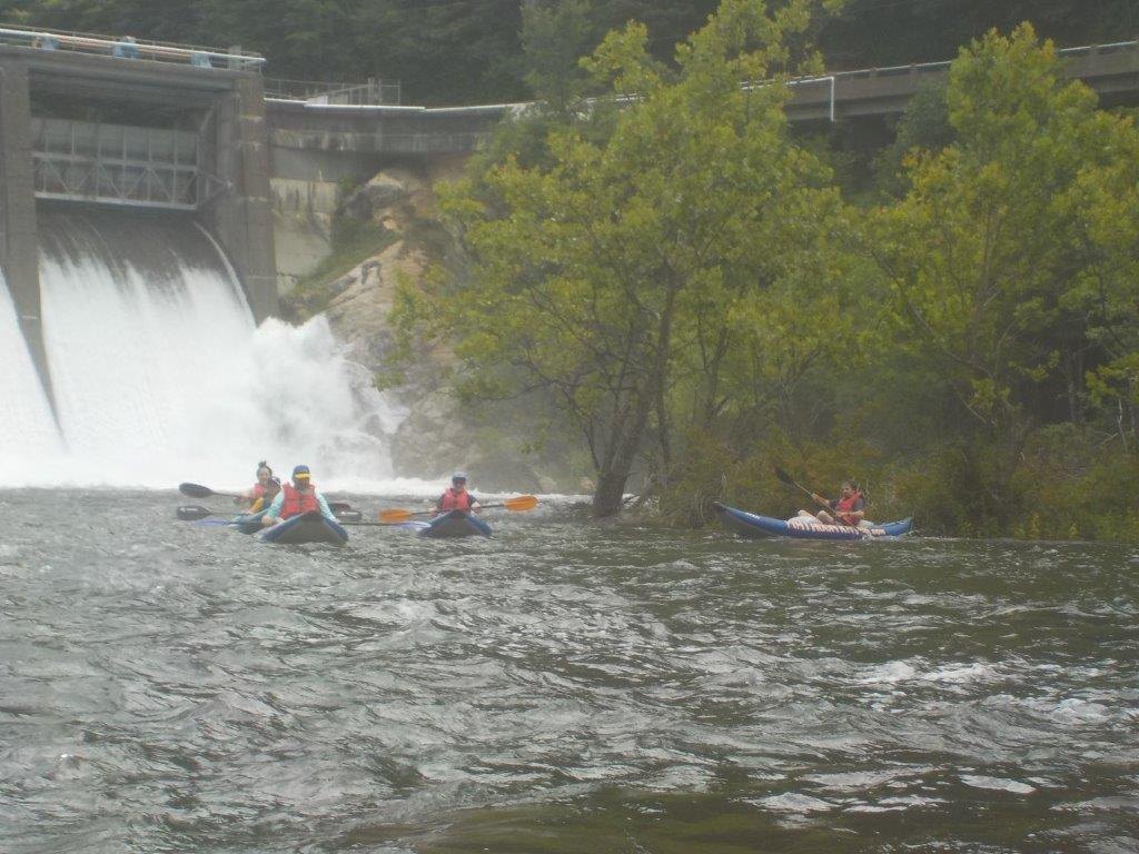 Kayaks in the boil under Wilbur Dam